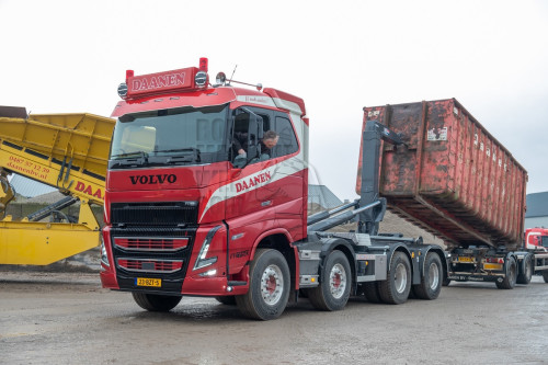 Volvo FH16-750 8x4WS 05